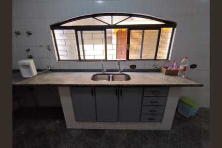 Casa à venda com 312m², 6 quartos e 3 vagas Casa à venda com 312m², 6 quartos e 3 vagasCozinha - Torneira