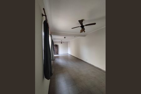 Casa à venda com 312m², 6 quartos e 3 vagas Casa à venda com 312m², 6 quartos e 3 vagasSala