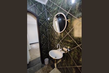 Casa à venda com 312m², 6 quartos e 3 vagas Casa à venda com 312m², 6 quartos e 3 vagasLavabo