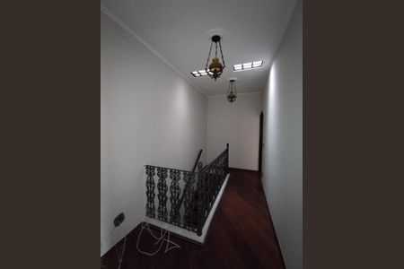 Casa à venda com 312m², 6 quartos e 3 vagas Casa à venda com 312m², 6 quartos e 3 vagasCorredor