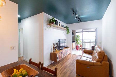 Apartamento à venda com 67m², 2 quartos e 1 vaga Apartamento à venda com 67m², 2 quartos e 1 vagaSala