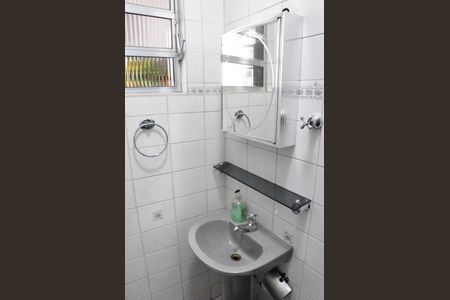 Casa à venda com 130m², 4 quartos e 1 vaga Casa à venda com 130m², 4 quartos e 1 vagaBanheiro Social