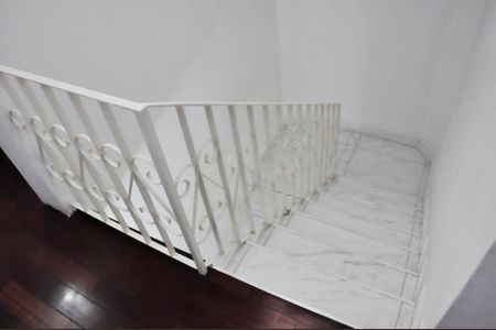 Casa à venda com 130m², 4 quartos e 1 vaga Casa à venda com 130m², 4 quartos e 1 vagaEscada Quartos