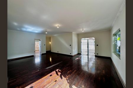 Casa à venda com 463m², 4 quartos e 6 vagasSala