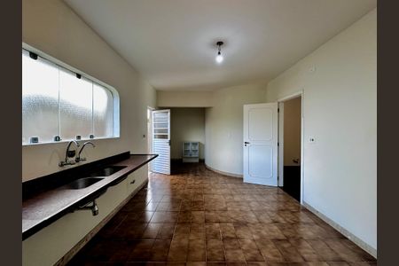 Casa à venda com 463m², 4 quartos e 6 vagasCozinha