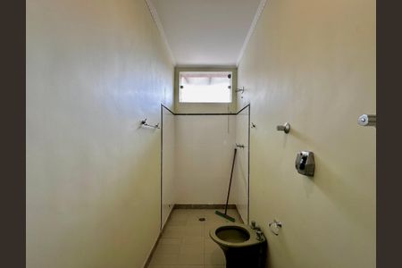 Casa à venda com 463m², 4 quartos e 6 vagasBanheiro Suíte 1