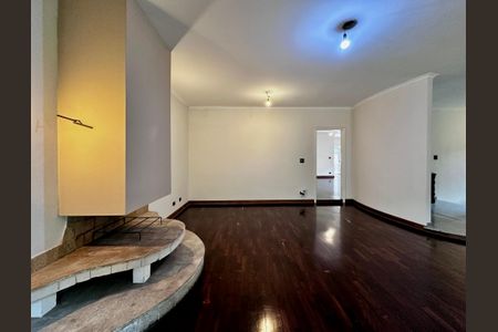 Casa à venda com 463m², 4 quartos e 6 vagasSala