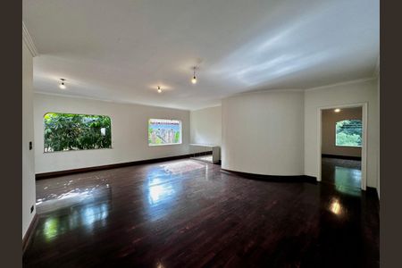 Casa à venda com 463m², 4 quartos e 6 vagasSala