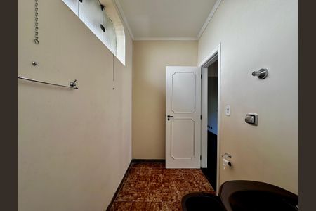 Casa à venda com 463m², 4 quartos e 6 vagasBanheiro Social