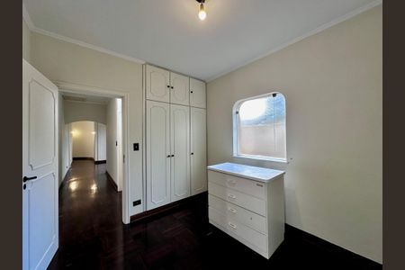 Casa à venda com 463m², 4 quartos e 6 vagasCloset Suíte 2