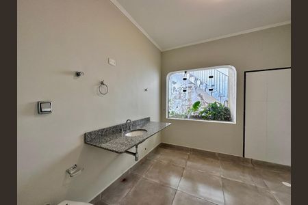 Casa à venda com 463m², 4 quartos e 6 vagasBanheiro Suíte 2
