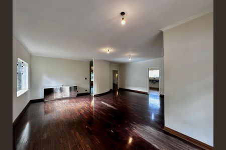 Casa à venda com 463m², 4 quartos e 6 vagasSala