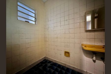 Casa à venda com 463m², 4 quartos e 6 vagasBanheiro de Serviço