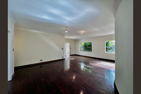 Casa à venda com 463m², 4 quartos e 6 vagasSala