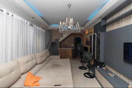 Casa à venda com 200m², 3 quartos e 2 vagas Casa à venda com 200m², 3 quartos e 2 vagasFoto 02