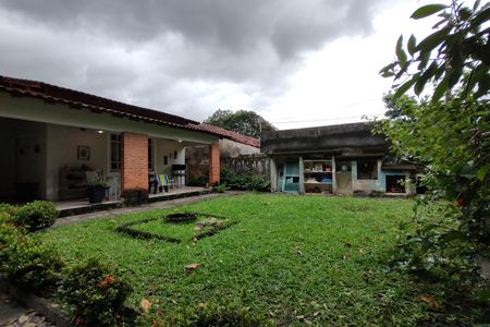 Casa de condomínio à venda com 320m², 3 quartos e sem vagaQuintal e Fachada