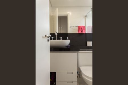 Casa de condomínio à venda com 174m², 3 quartos e 2 vagasBanheiro