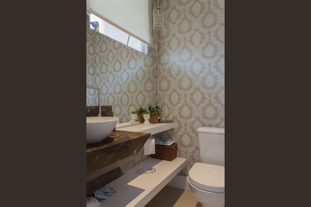 Casa de condomínio à venda com 174m², 3 quartos e 2 vagasLavabo