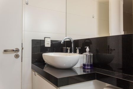 Casa de condomínio à venda com 174m², 3 quartos e 2 vagasBanheiro