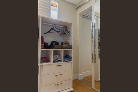 Casa de condomínio à venda com 174m², 3 quartos e 2 vagasCloset da Suíte 1