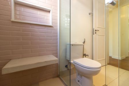 Apartamento à venda com 148m², 2 quartos e 3 vagas Apartamento à venda com 148m², 2 quartos e 3 vagasBanheiro 1 da Suíte 2