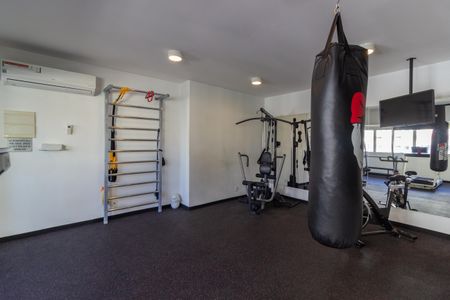 Apartamento à venda com 148m², 2 quartos e 3 vagas Apartamento à venda com 148m², 2 quartos e 3 vagasÁrea comum - Academia