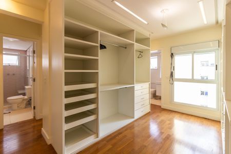 Apartamento à venda com 148m², 2 quartos e 3 vagas Apartamento à venda com 148m², 2 quartos e 3 vagasCloset da suíte 2