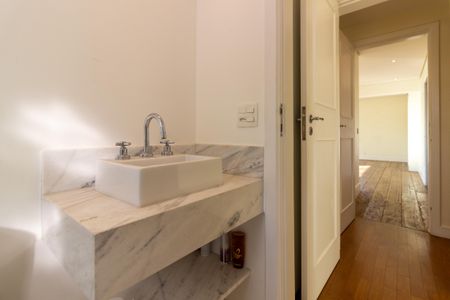 Apartamento à venda com 148m², 2 quartos e 3 vagas Apartamento à venda com 148m², 2 quartos e 3 vagasBanheiro da Suíte 1