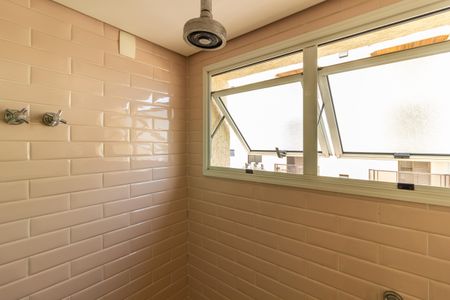 Apartamento à venda com 148m², 2 quartos e 3 vagas Apartamento à venda com 148m², 2 quartos e 3 vagasBanheiro 1 da Suíte 2