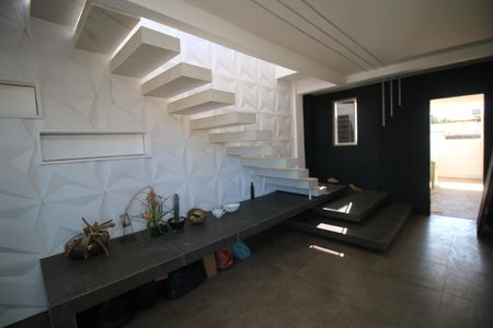 Casa à venda com 250m², 2 quartos e sem vagaHall de entrada 1º e 2º piso