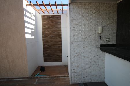 Casa à venda com 250m², 2 quartos e sem vagaChuveirão