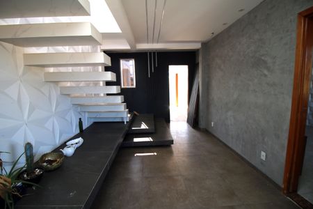 Casa à venda com 250m², 2 quartos e sem vagaHall de entrada 1º e 2º piso