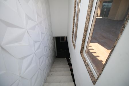 Casa à venda com 250m², 2 quartos e sem vagaEscada