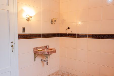 Casa à venda com 200m², 3 quartos e 2 vagasBanheiro