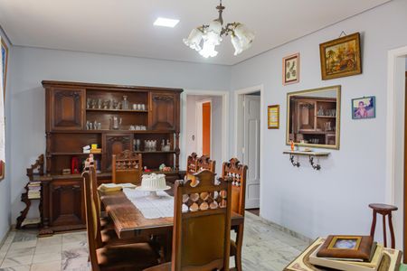 Casa à venda com 200m², 3 quartos e 2 vagasSala 
