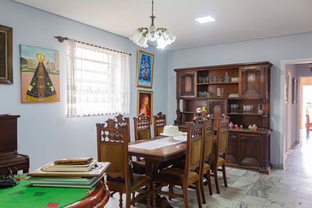 Casa à venda com 200m², 3 quartos e 2 vagasSala 