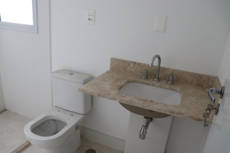 Apartamento à venda com 338m², 4 quartos e 4 vagasBanheiro da Suíte 3