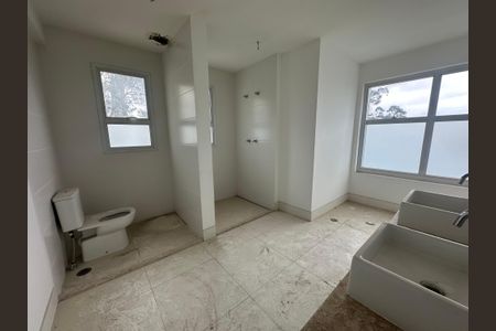Apartamento à venda com 338m², 4 quartos e 4 vagasBanheiro da Suite Master
