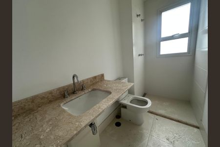 Apartamento à venda com 338m², 4 quartos e 4 vagasBanheiro da Suíte 2