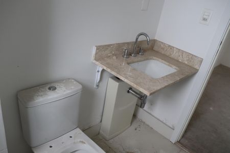 Apartamento à venda com 338m², 4 quartos e 4 vagasBanheiro da Suíte 1