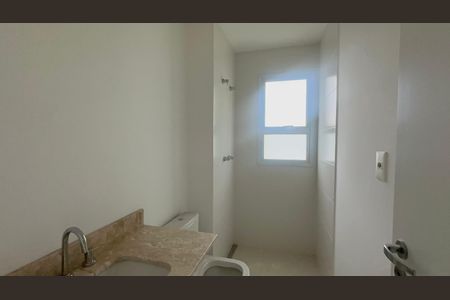 Apartamento à venda com 338m², 4 quartos e 4 vagasBanheiro da Suíte 2