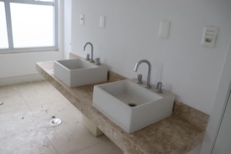 Apartamento à venda com 338m², 4 quartos e 4 vagasBanheiro da Suite Master