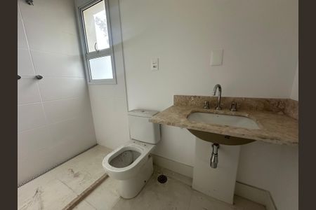 Apartamento à venda com 338m², 4 quartos e 4 vagasBanheiro da Suíte 3