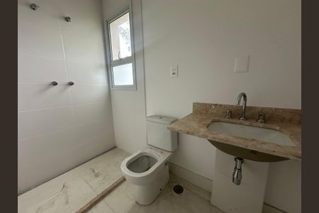 Apartamento à venda com 338m², 4 quartos e 4 vagasBanheiro da Suíte 3