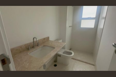 Apartamento à venda com 338m², 4 quartos e 4 vagasBanheiro da Suíte 2