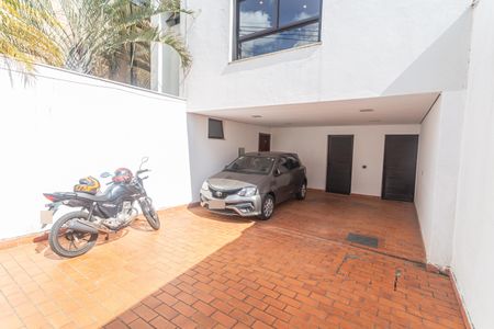 Casa à venda com 192m², 5 quartos e 3 vagas Casa à venda com 192m², 5 quartos e 3 vagasGaragem