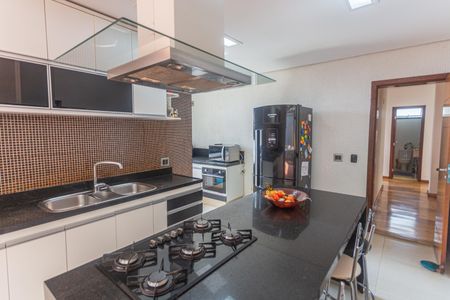 Casa à venda com 192m², 5 quartos e 3 vagas Casa à venda com 192m², 5 quartos e 3 vagasCozinha