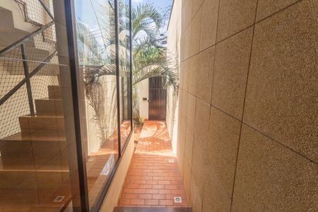 Casa à venda com 192m², 5 quartos e 3 vagas Casa à venda com 192m², 5 quartos e 3 vagasEntrada