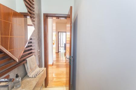 Casa à venda com 192m², 5 quartos e 3 vagas Casa à venda com 192m², 5 quartos e 3 vagasLavabo