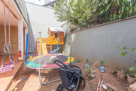 Casa à venda com 192m², 5 quartos e 3 vagas Casa à venda com 192m², 5 quartos e 3 vagasQuintal